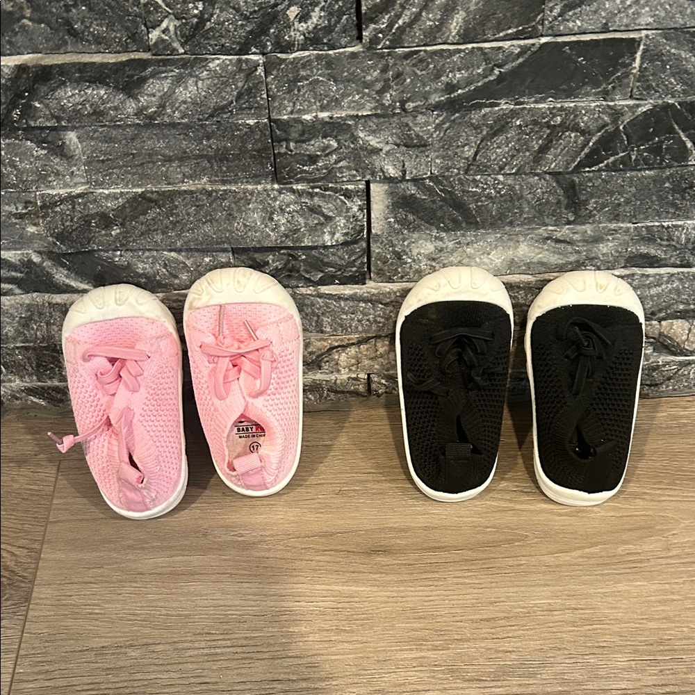NWOT Kids Pink‎ and Black soft Stretch Shoes